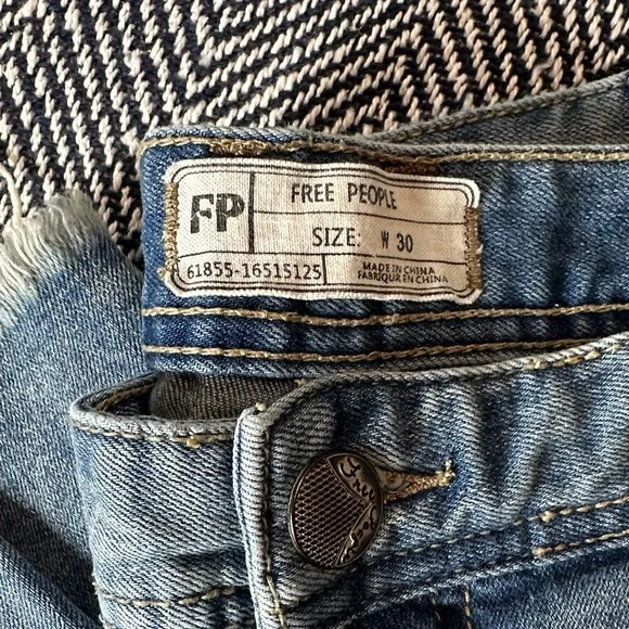 Free People Distressed Skinny Jeans – Women’s Size W30, Light Wash, Raw Hem - Picture 3 of 12